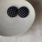 ドットくるみボタンのピアス