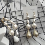 🆕カラー ドイツ製＊ペーパーマッシュパール ポンポンピアス＆イヤリング