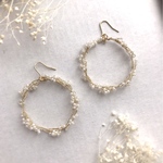 小さなかすみ草のリース小枝ピアス／イヤリング
