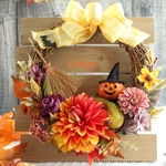 ハロウィンリース　かぼちゃゴーストと大きめダリアのオータムリース　オレンジパンプキンと秋の花のリース　30㎝直径　