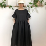 リネン🌱素敵なフリル袖のワンピース🌱黒と赤とミントグリーン
