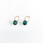 SWAROVSKI CRYSTAL × HOOP × GREEN  : ノンホールピアス（イヤリング）