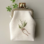  花の刺繍 がま口ポーチ  すずらん   コットンパール付き♪       