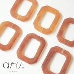 [S1908-1] 【10個】 樹脂 フープ パーツ 長方形 通し穴あり マット素材 マーブル模様 23×31mm ブラウン
