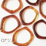  [S1908-2] 【10個】 樹脂 フープ パーツ 変形 丸 通し穴あり マーブル模様 30×37mm べっ甲 ブラウン