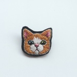 茶猫の刺繍顔のブローチ　　ミニミニサイズ