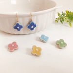 花タイルのピアス