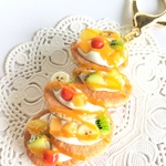 フェイクスイーツ*フルーツパンケーキ・チャーム*スイーツデコ