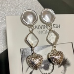 シルバー クリスタル 揺れるピアス ♡