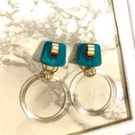 大理石風マーブルビーズとおおぶり クリアリングのイヤリング