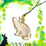 オルゴナイト　お座り猫さんパールホワイトストラップ