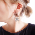 （グレージュ）ethnic/ flowerピアス/イヤリング