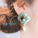刺繍お花ピアス《icy blue》/イヤリング