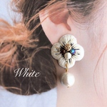 ラスト1 刺繍お花ピアス《White》/イヤリング