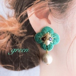 ラスト1 刺繍お花ピアス《Green》/イヤリング