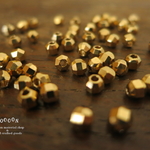 gold cube 宝石カットキューブ 小さなビーズ 20個