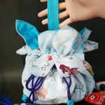 はんなり金魚　すかし仕立ての花びら巾着袋（空色）　　神戸作家コラボ！