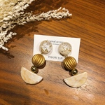 ホワイト＆ゴールドのキラキラピアス/イヤリング/樹脂ピアス