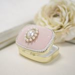 パールモチーフの上品なピルケース