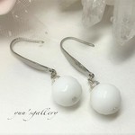 夏の白！ホワイトオニキスステンレスピアス