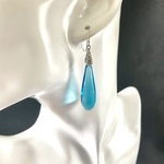 アクアブルー雫のロングピアス(イヤリングに変更可能。)