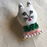お洒落猫ブローチ