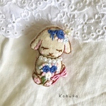 たれ耳うさぎちゃんの  ふわふわ刺繍ブローチ