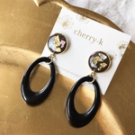 ブラックレジンリングピアス