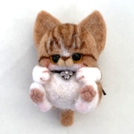R様ご依頼品/羊毛フェルトの抱き上げにゃんこストラップ