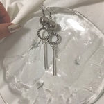 【 再販 】なんだかんだ3年付き合ってる彼氏がいる女がつけるピアス