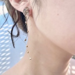 ネジネジピアス/クリア植物×ゴールドビーズ