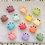 かにマカロン ピンバッジ