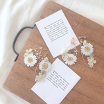 White flower♡flower ドロップ型 押し花とかすみ草 earring or  pierce