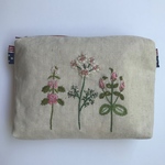 3本の小花刺繍のポーチ
