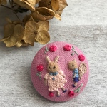 刺繍のブローチ うさぎさんとリス君