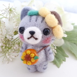 ヒマワリ帽子のアメショー猫ちゃん　ストラップ　羊毛フェルト　とんぼ玉