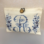 手縫い刺繍 クラッチバッグ    イニシャルR
