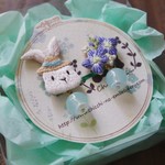 麦わらうさぎさんとベロニカ　刺繍イヤリング(水色)