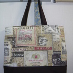 フランス生地　ワインのラベル柄のトートバッグ