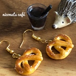 プレッツェルのピアス