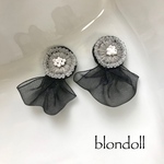 ビーズ刺繍ピアス*ﾟイヤリング*ﾟブラックオーガンジー▹▸ ﻿