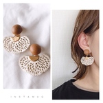 【送料無料】秋冬可愛い ウッドの透かしピアス/イヤリング