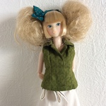 D227＿深緑のノースリーブブラウス（22cm・27cmドール用）