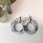 シルバー×グレーマーブルピアス