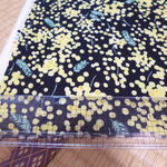 黒地に黄花模様のWガーゼ生地