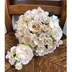 【SALE】ピンクがかったアイボリーの薔薇と紫陽花で組んだ素敵なブーケ💐