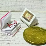 SALE❗ミニチュア まるメガネと洋書 💓 読書の時間