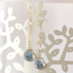 ＊ありがとうSALE＊夜空を舞うButterflyのハート型ピアス０１