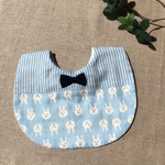 男の子スタイ 蝶ネクタイ うさぎ 水色