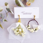 かすみ草とパールのチュールブーケとリースの耳飾り（ホワイト）❁ドライフラワーのお花畑アクセサリー